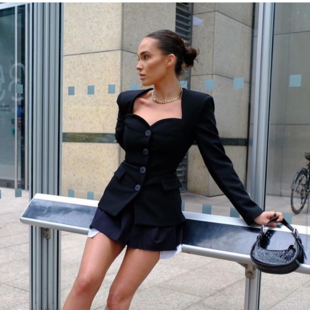 Zara FITTED SWEETHEART NECKLINE BLAZER
